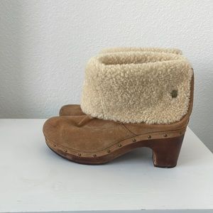 UGG SUEDE CLOGS